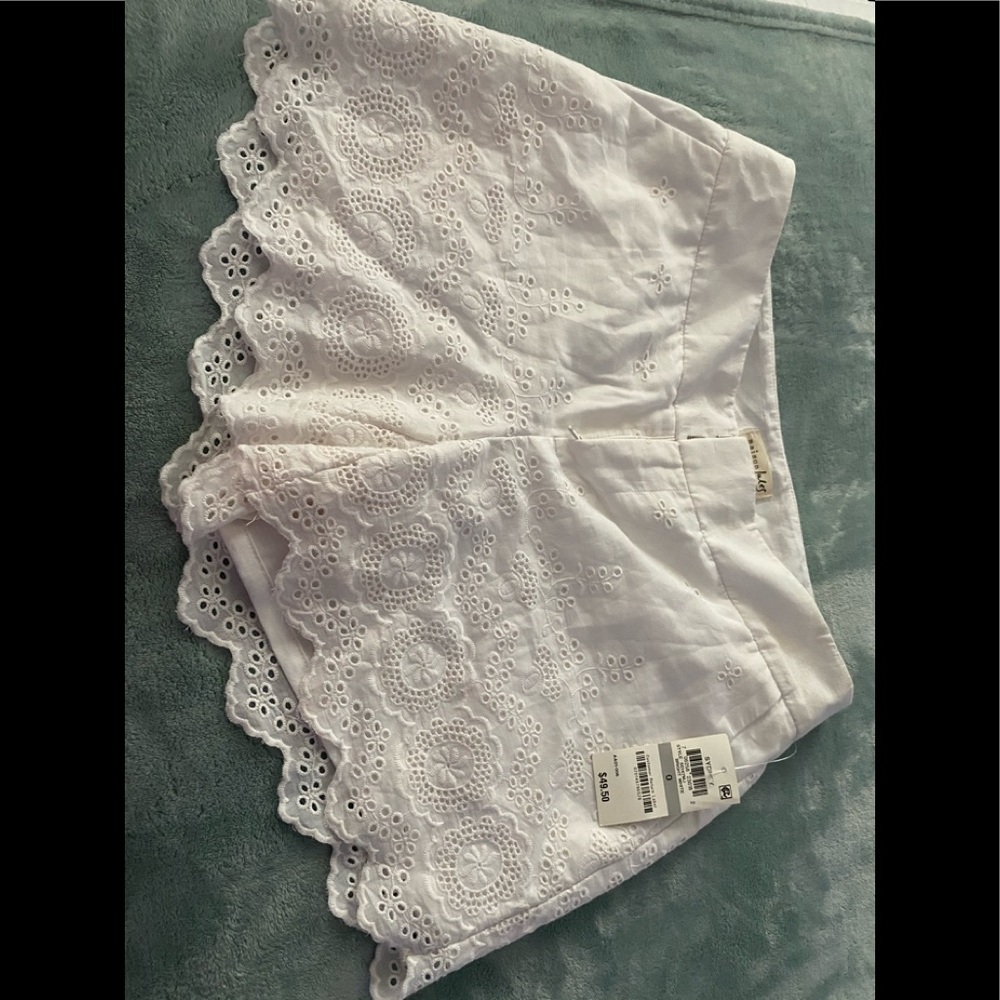 Embroidery shorts